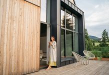 Ristrutturare casa, interni luminosi ed esterni curati: come rinnovare l’abitazione partendo dagli infissi