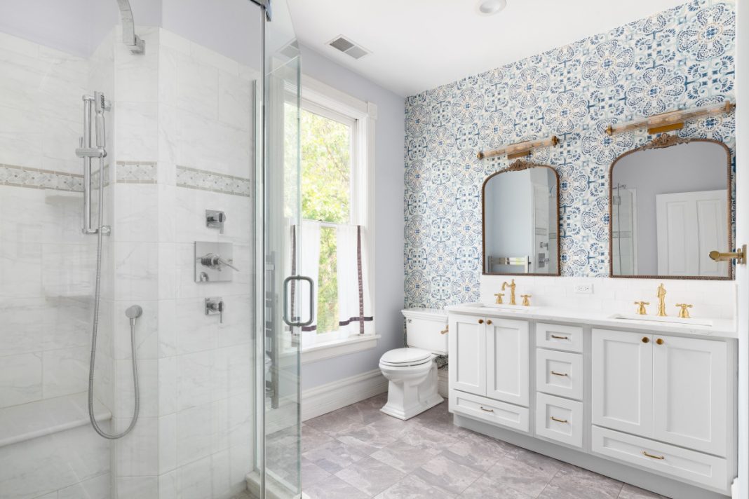 Carta da parati in bagno