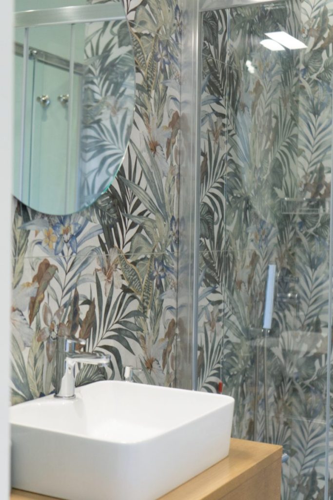 Carta da parati in bagno